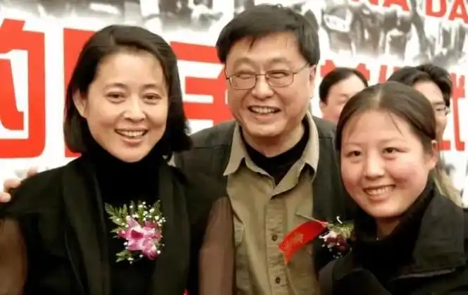 回顾倪萍前夫王文澜抛弃先天性疾病儿子至今69岁单身未娶