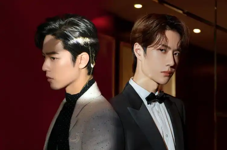 "我们一起去哈尔滨吧!"王一博提议道,"这个季节,刚好可以去滑雪.