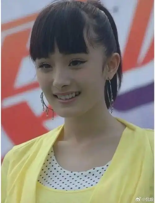 杨幂出道前后照片美哭