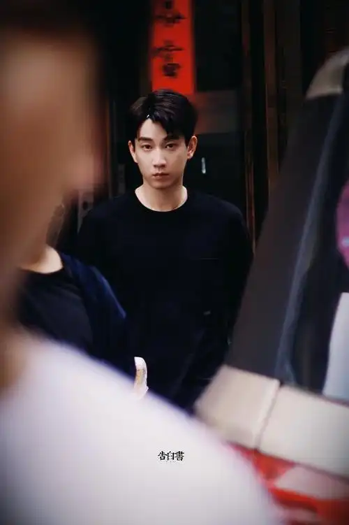 王子奇真的好帅啊说是行走的衣服架子一点都不为过