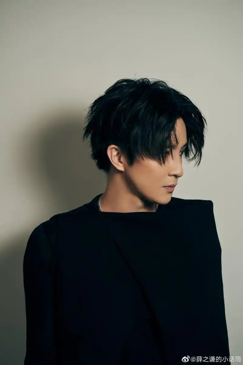 薛之谦新闻191208薛之谦烟熏造型惊艳公开明日新歌发布惊喜二连击