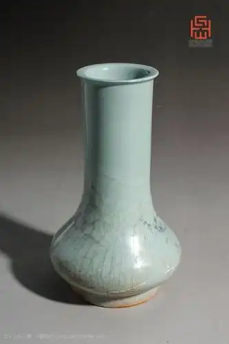 南宋龙泉窑青釉长颈瓶