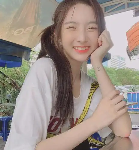 硬糖少女郑乃馨可爱迷人笑容甜美