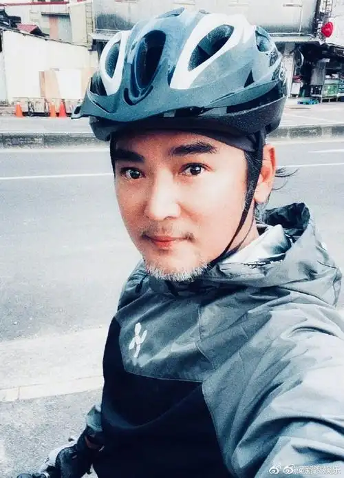 焦恩俊网购错买女装 自嘲"老眼昏花"