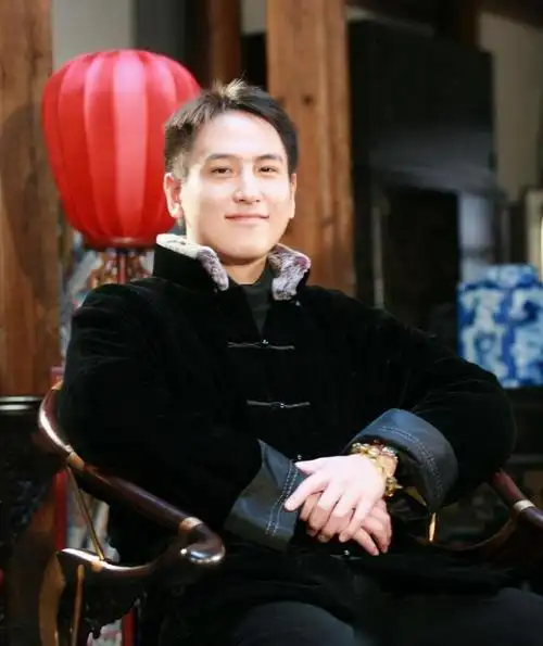 汤珈铖对于自己的另一半有着要求,他更希望和自己相爱的女孩子在一起