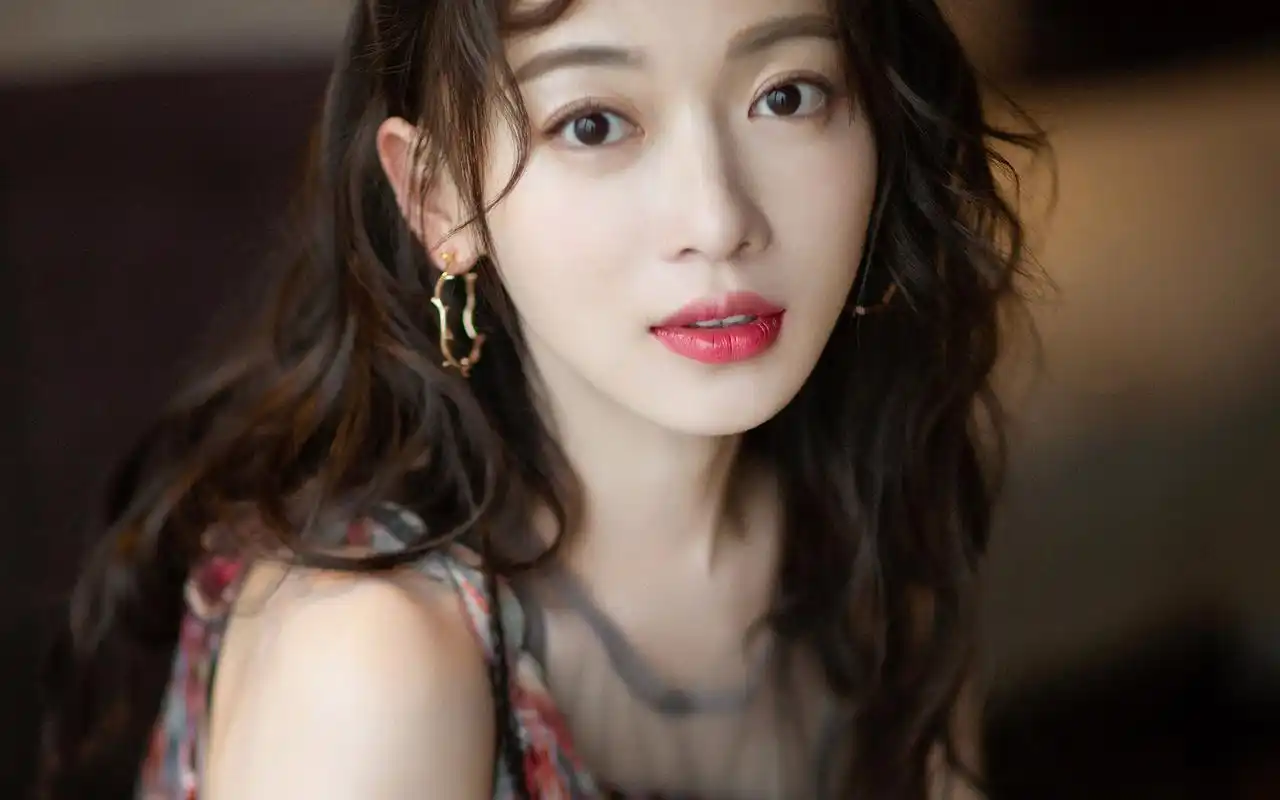 吴谨言性感动人写真桌面壁纸