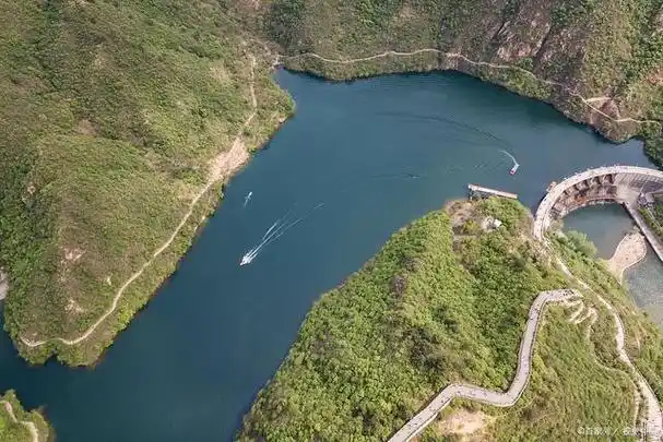 北京黄花城水长城旅游区为国家aaaa级景区,位于北京市怀柔区九渡河镇