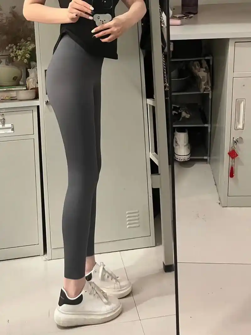 拜托灰色瑜伽裤才是最绝的!#鲨鱼裤 #瑜伽裤 #打底裤#显高 - 抖音