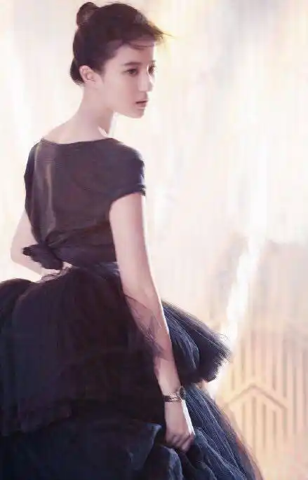 刘亦菲跳芭蕾舞被指太胖! 网友:接地气的"神仙姐姐"