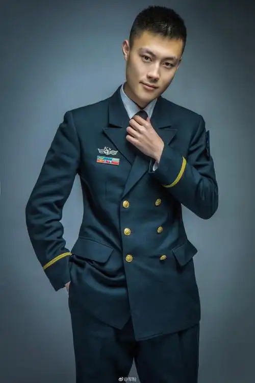 这颜值真的帅炸了中国军人