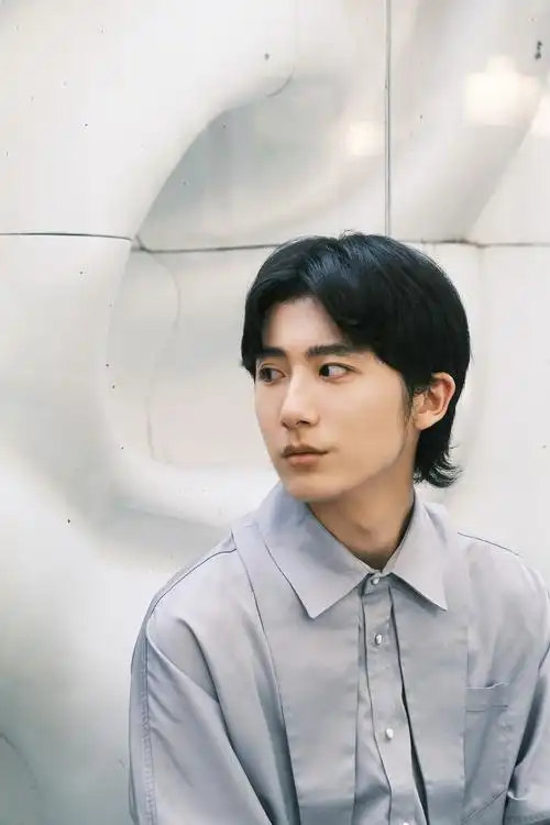 郝富申《棋魂》高分收官 港风写真眼神坚定深沉