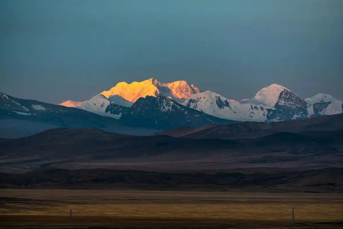 世界第三高峰:干城章嘉峰,国内就能拍.