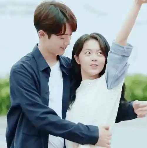 赵今麦赖冠霖拍甜蜜吻戏谁注意赖冠霖小动作网友看不下去了