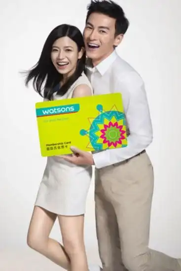 屈臣氏方面宣布,陈妍希,郑元畅正式成为该品牌会员卡代言人