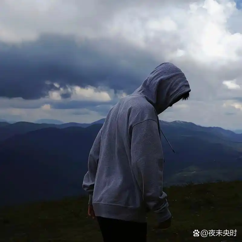 孤独感瞬间爆棚的头像 孤独,走的远远的,我一个人去流浪( 0761︵