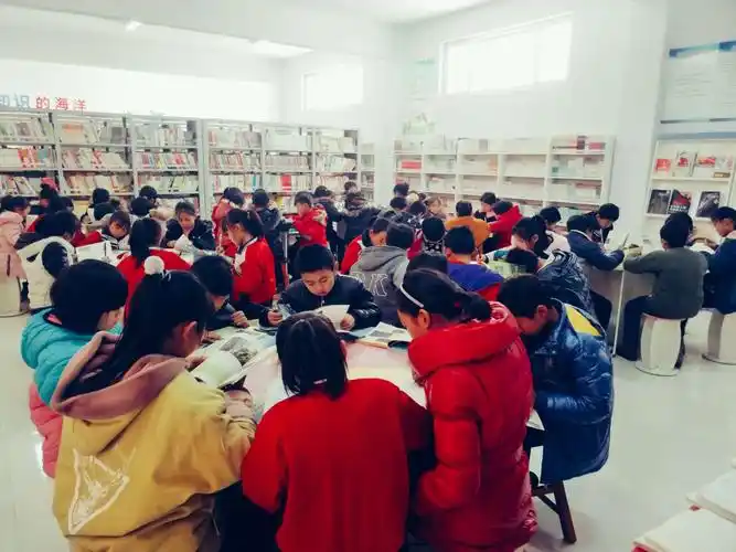 书香满园亲自采 爱书读书我精彩 做书香小学生