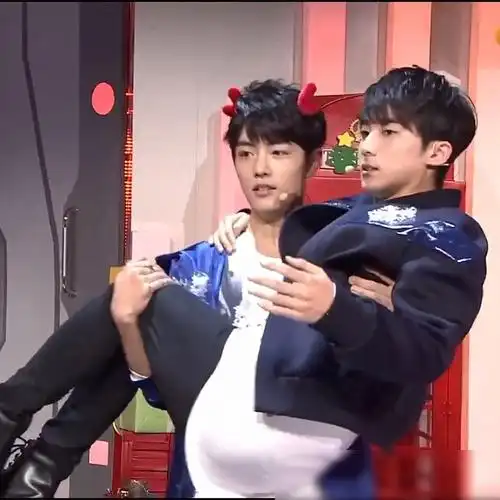 肖战"公主抱",孟美岐吃力,阿箐凄惨,最后一个:嘴角疯狂上扬