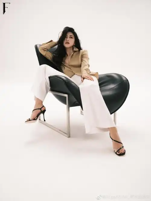 rv璀璨星姿##rogervivier2023春夏系列#@朱珠zhuzhu搭配 i love