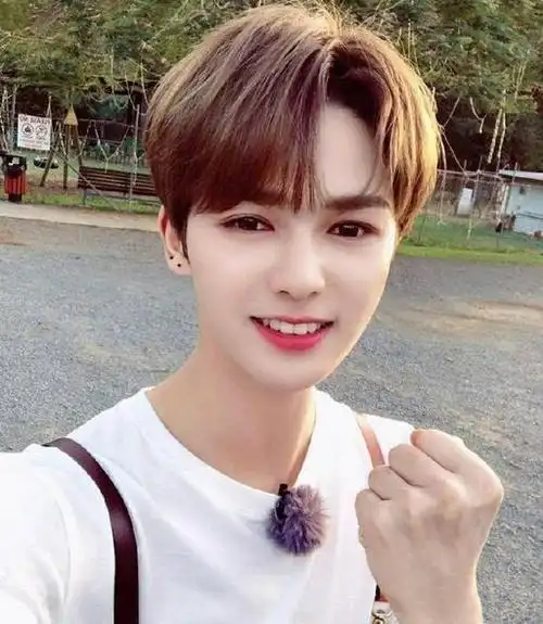 朱正廷条形码刘海的造型师是谁 朱正廷最新发型