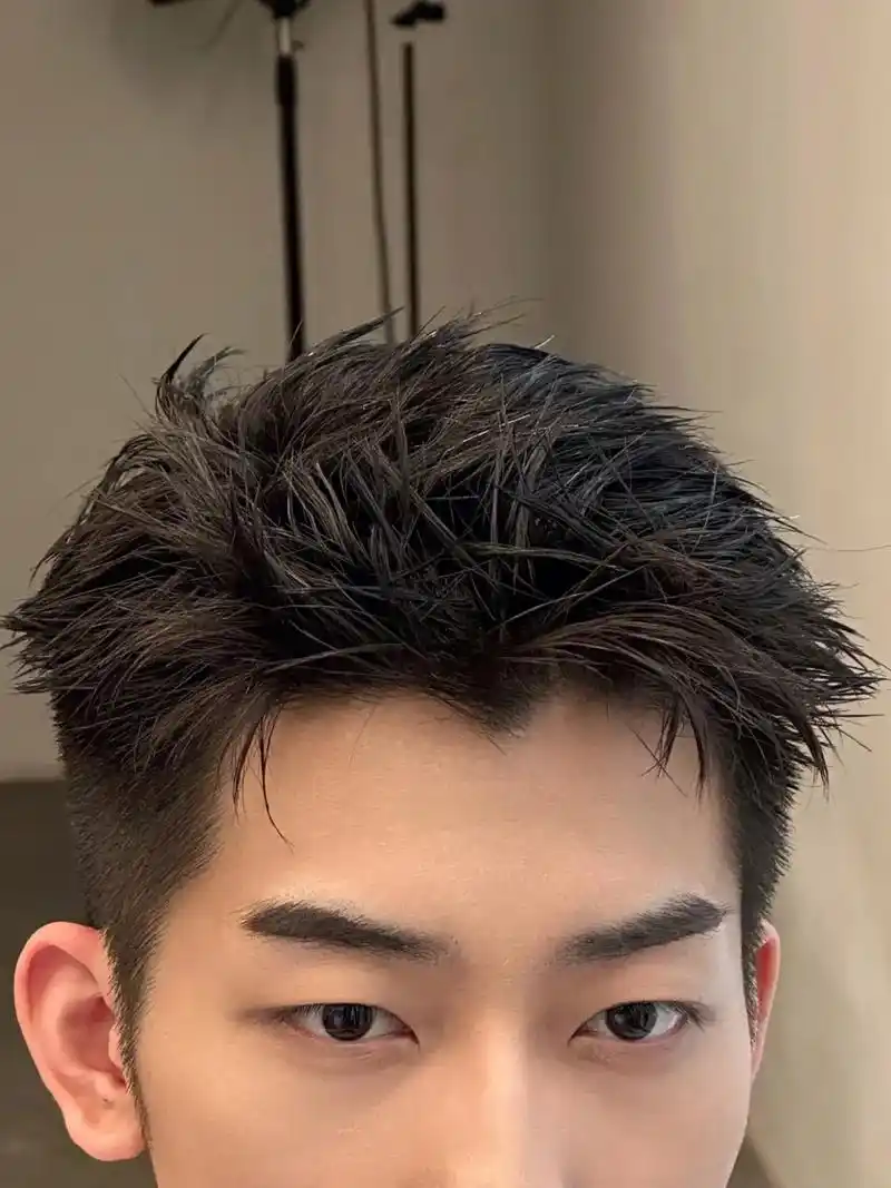 清爽干净的男士发型免打理