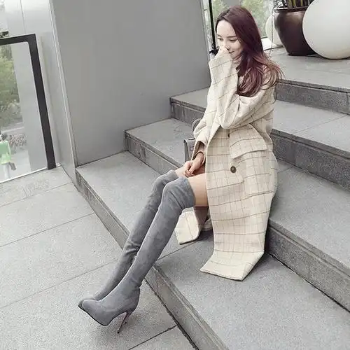 王子文现身机场,打扮的比曲筱绡还要时髦,脚上的长靴真是好看|长筒靴