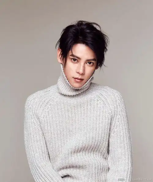 林依晨美男师弟陈柏融《殿下攻略》海报发布,古装高颜