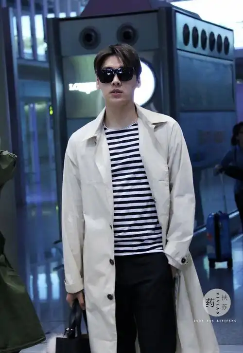 李易峰机场照,那么你有没有觉得很帅呢?