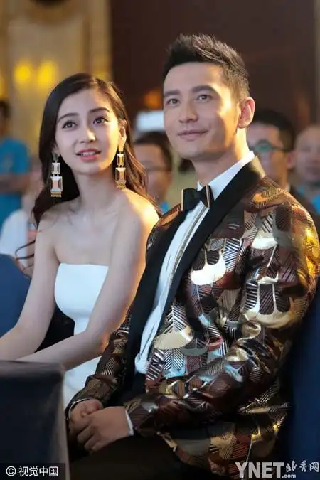 angelababy抹胸晚礼与老公黄晓明恩爱虐狗