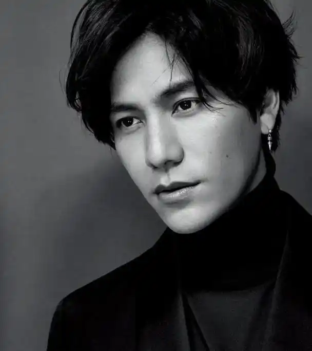 9位"中国式"美男子,个个五官立体,堪称东方美学之浑然天成!