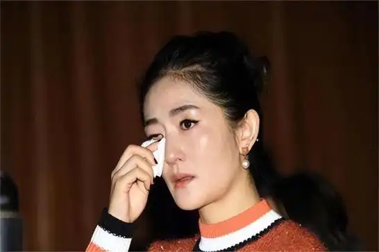 看到谢娜深夜动态后,才明白她为何放弃影帝刘烨,转身嫁给了张杰