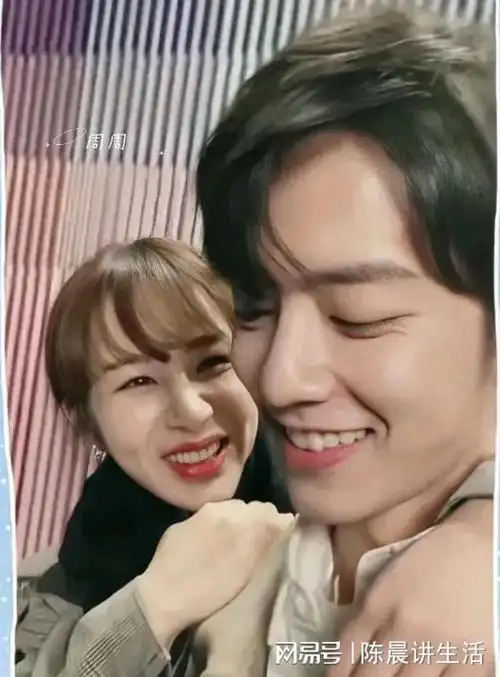 肖战和杨紫的同框照火了两人动作亲密网友没有颜真不敢拍