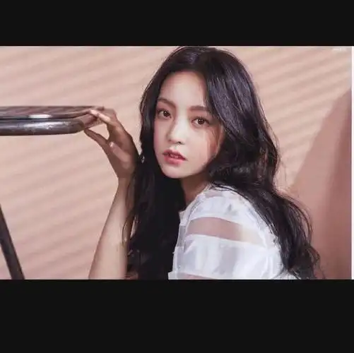 年仅28岁具荷拉被发现在家中身亡,网友问:是不是和崔雪莉一样的原因吗