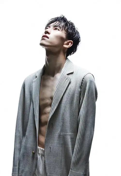 俞彬硬汉风帅气写真