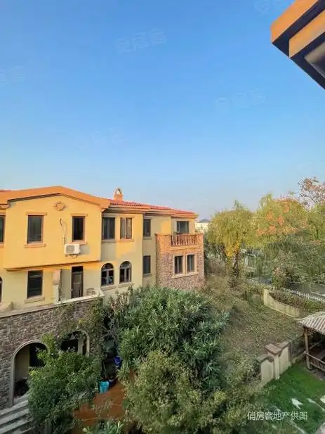 淀山湖一线湖景联排别墅,南花园,送车位地下室,满五,华纺易墅上海湾