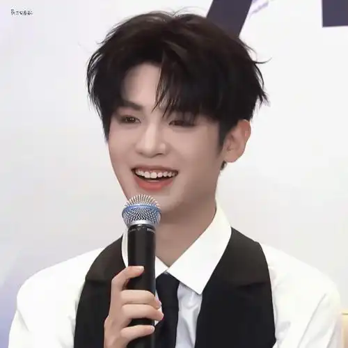 原来可爱漂亮帅气是可以共存的9405@jjjustin0219#乐华家族演唱会