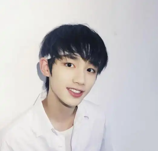 丁程鑫,偶有听到,想去翻阅一些关于他的资料时,总是因为一些搁置了.