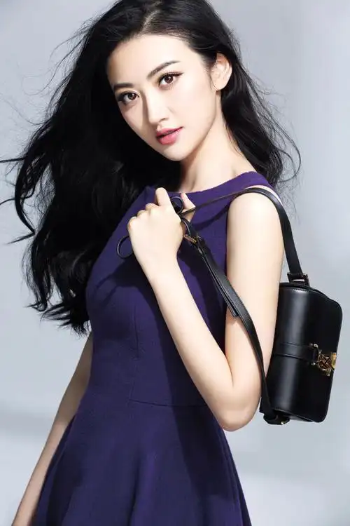 p>景甜(jing tian),1988年7月21日出生于陕西省西安市,华语影视女