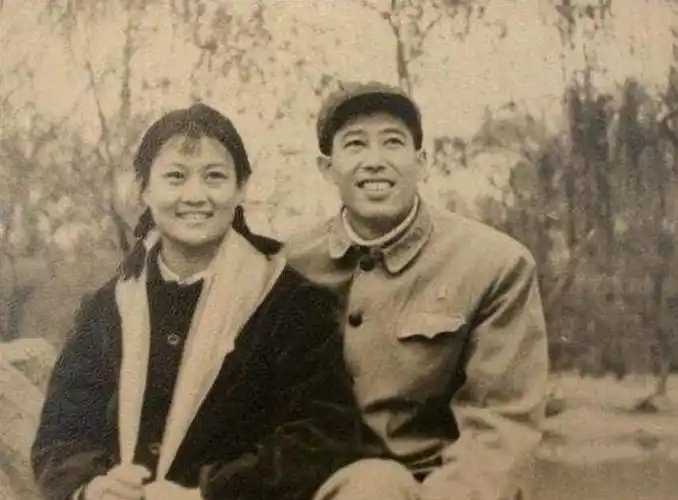 演员文兴宇简介资料:52岁因《我爱我家》走红,一天两三包烟,患癌去世