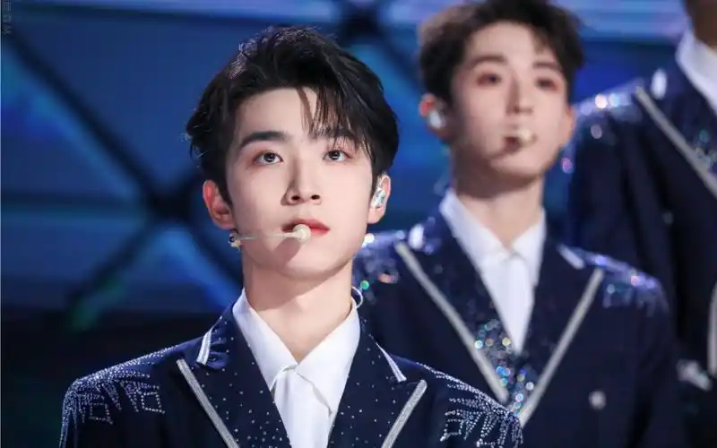 【张嘉元】宇宙海翻唱 不好听!