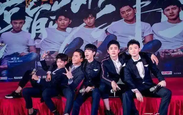 董子健是"伪文艺",张一山大秀身材,兄弟相爱相杀好想看_大陆_王俊凯