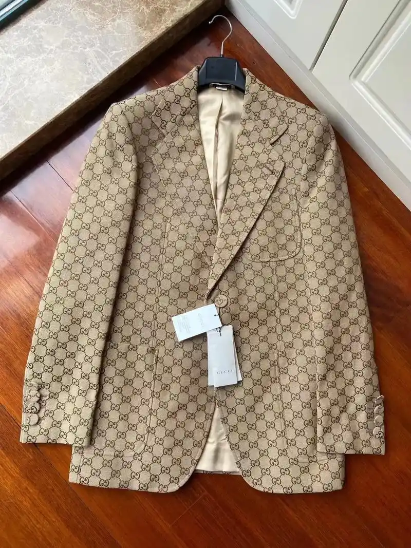gucci logo男款西装 尺码50 胸围102 官网同款 - 抖音