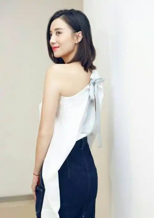 当然,以宋佳的长相和身材,也的确不需要努力漂亮了.