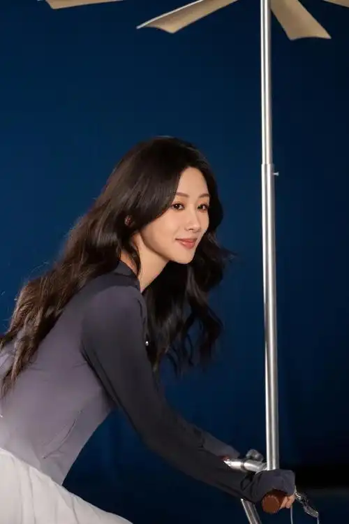 杨紫新造型惊艳全场,粉丝直呼:恋爱了!被赞誉为"最美代言人"