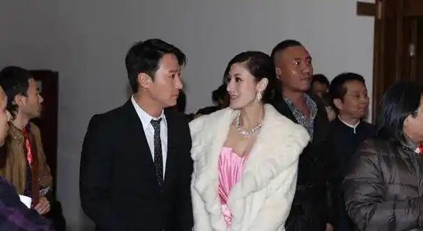 黎明再次举办音乐会,发言意义深远,和助手阿wing结婚了吗_金喜善