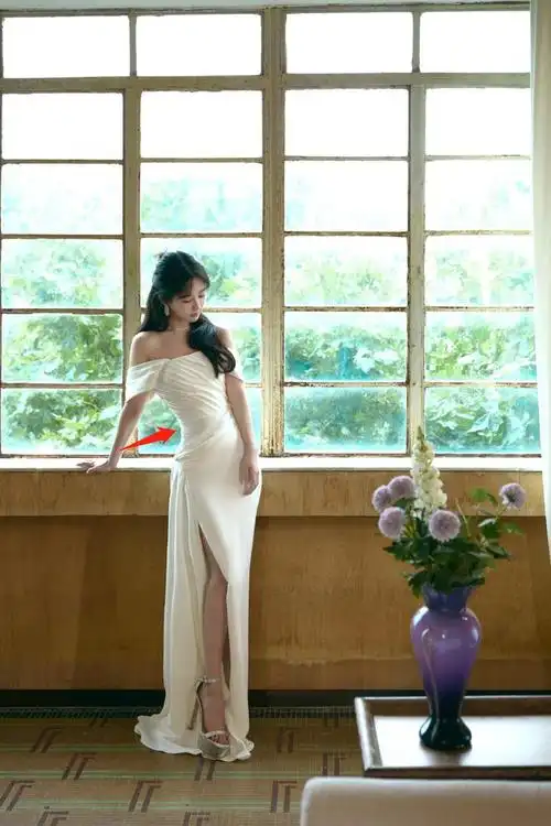 杨紫新剧瘦成纸片人蚂蚁腰抓人眼球却遭人质疑拆肋骨网友女人腰夺命刀