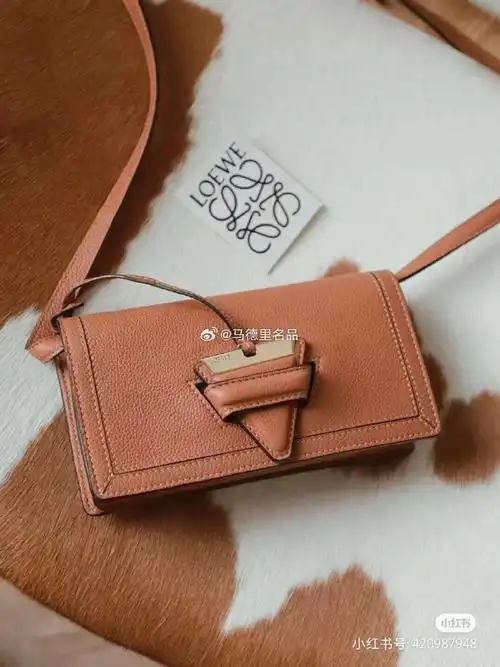 [爱心]国现秒发75  loewe 棕色荔枝纹牛皮粒面巴塞罗那包,mini款