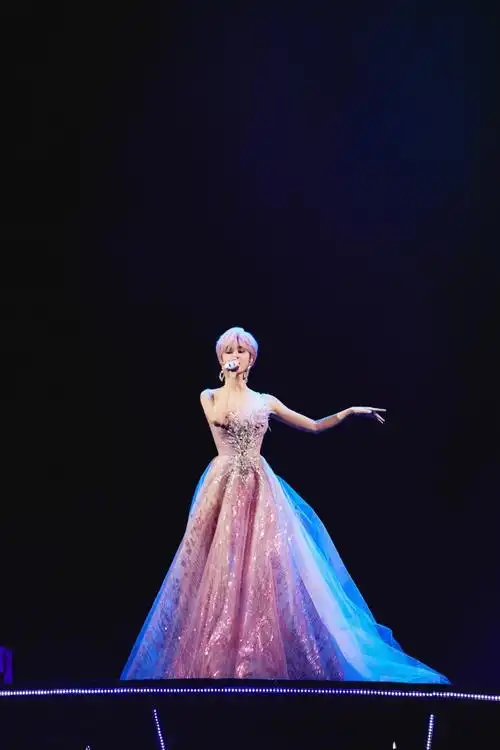 郁可唯重庆演唱会##郁可唯终身浪漫的开始巡演