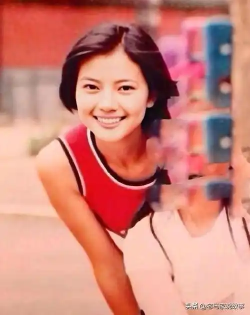 高圆圆"高中旧照"被曝出,班主任:至少10个班的男生在追她