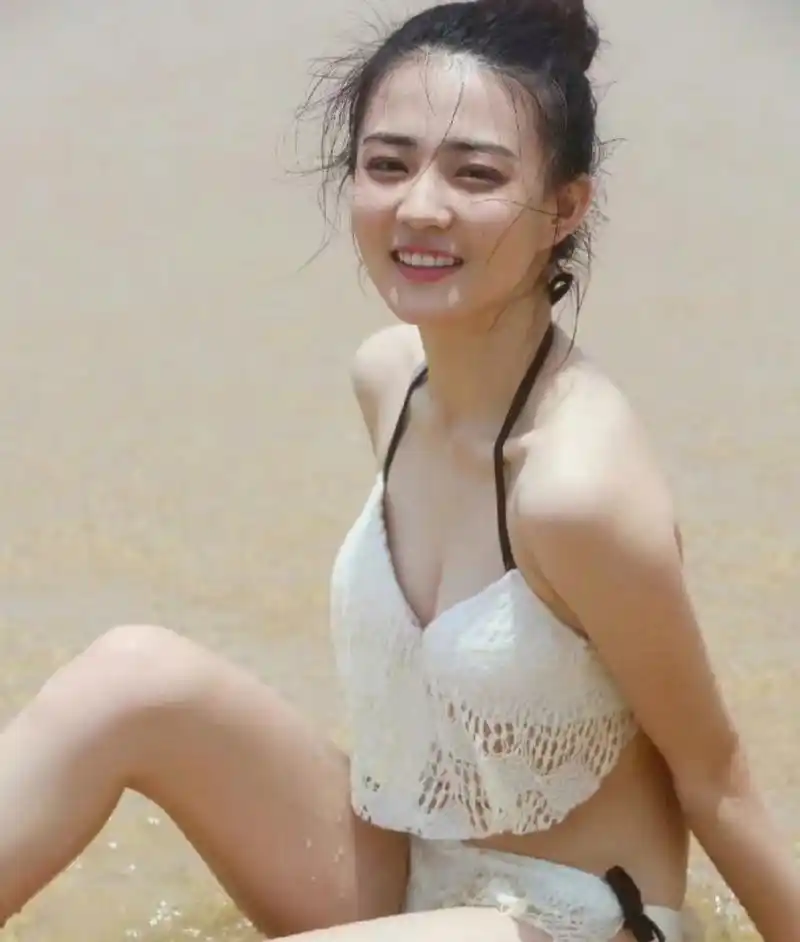 徐璐真的好清纯阿,笑容真甜  徐璐几年前素颜拍的照片笑起来真的好甜