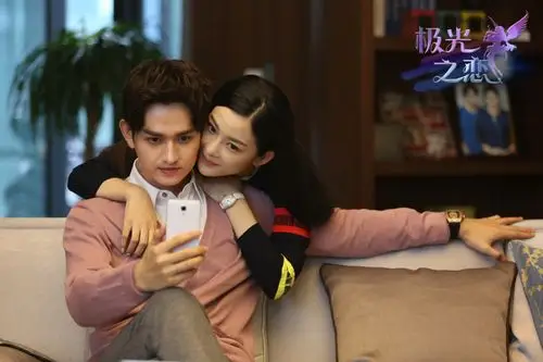 《极光之恋》从头苏到脚 马可关晓彤上演壁咚杀